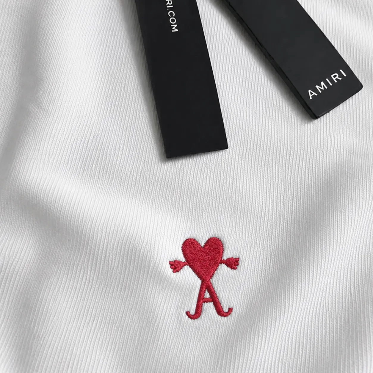ami～ Embroidered heart-shaped Alogo design, "differentiation currency fabric" 7A antibacterial short-sleeved tee, the upper body is very comfortable, Same Style half-sleeves for men and women, dropped shoulders and loose fit Color: Black White Coffee Brown Size: S (90-130 pounds) M (125-150 pounds) L (135-165 pounds) XL (160-190 pounds) XXL (185-220 pounds)